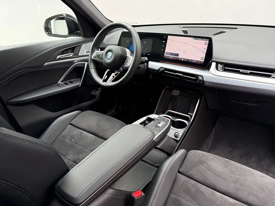 BMW iX1 eDrive M - Thumbnail 9
