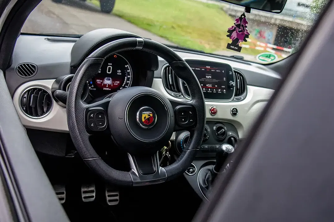 Abarth 500C - Thumbnail 11