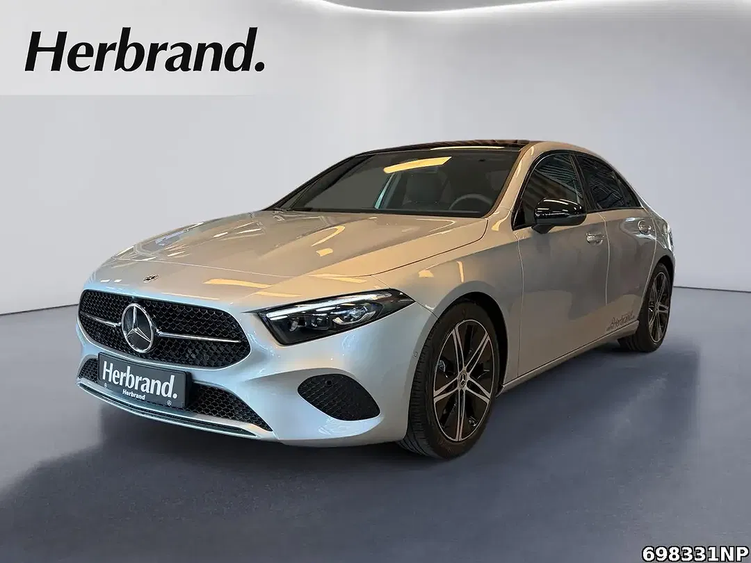 Mercedes-Benz A 200 Night - Thumbnail 1