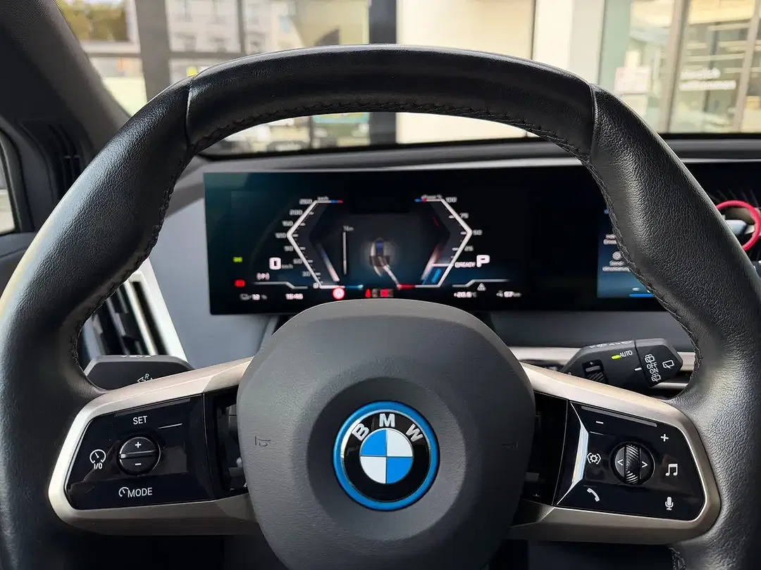 BMW iX M60 - Thumbnail 14