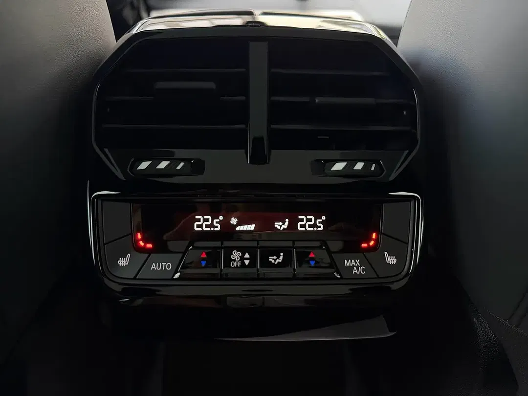 BMW iX M60 - Thumbnail 7