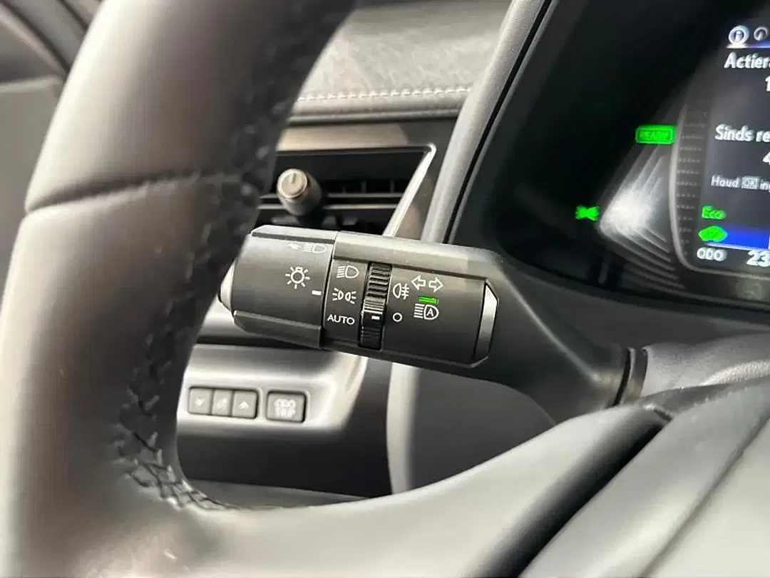 Lexus UX 250h Urban - Thumbnail 23