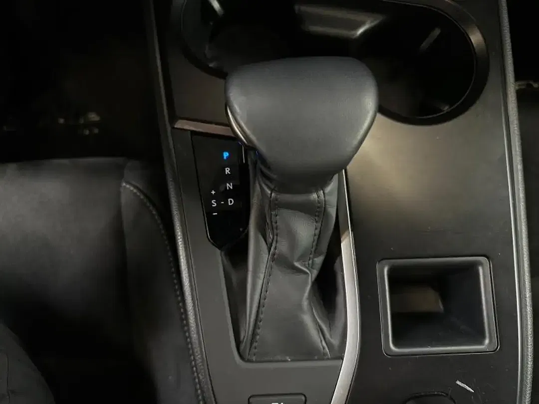 Lexus UX 250h Urban - foto 25