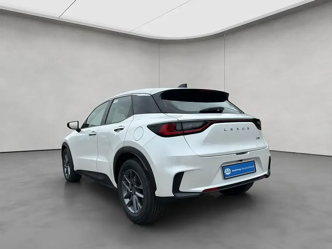 Lexus LBX 1.5 Hybrid - Thumbnail 3