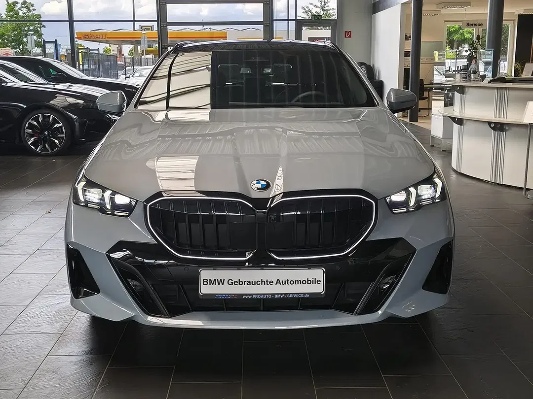 BMW 520 Touring M Sport Pro - Thumbnail 2