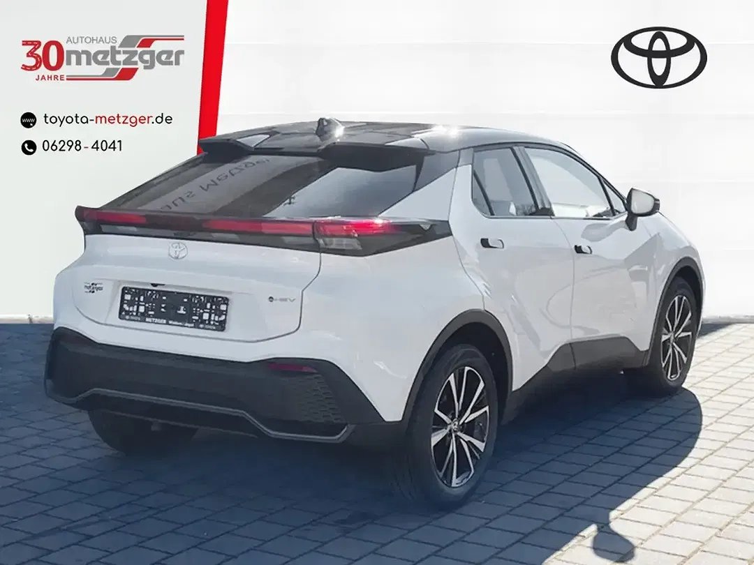 Toyota C-HR Hybrid Teamplayer - Thumbnail 3