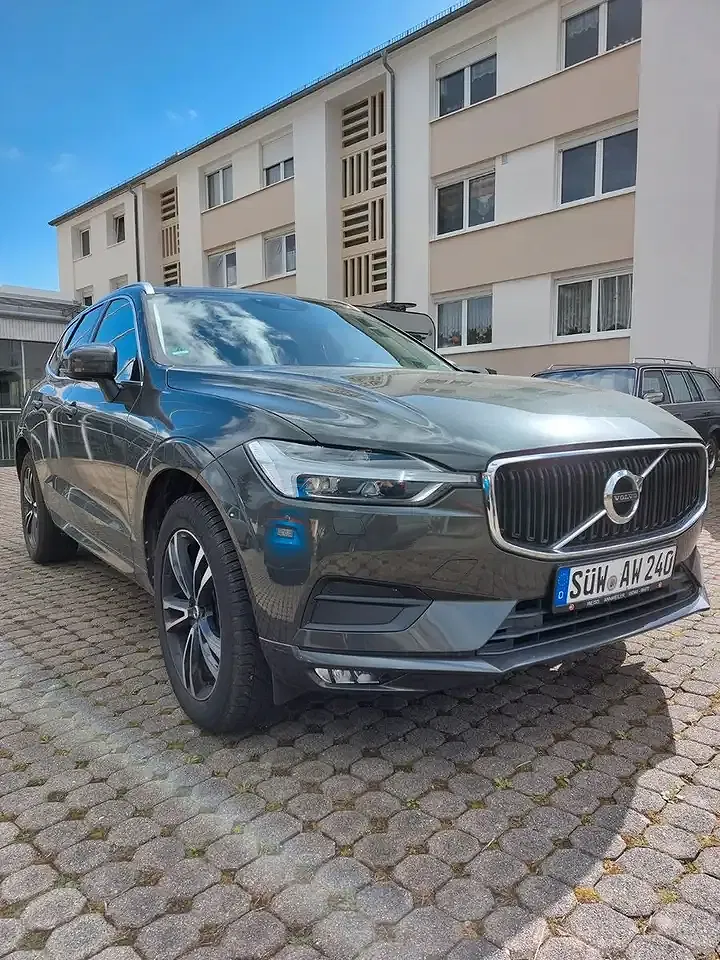Volvo XC60 Momentum Pro - Thumbnail 2