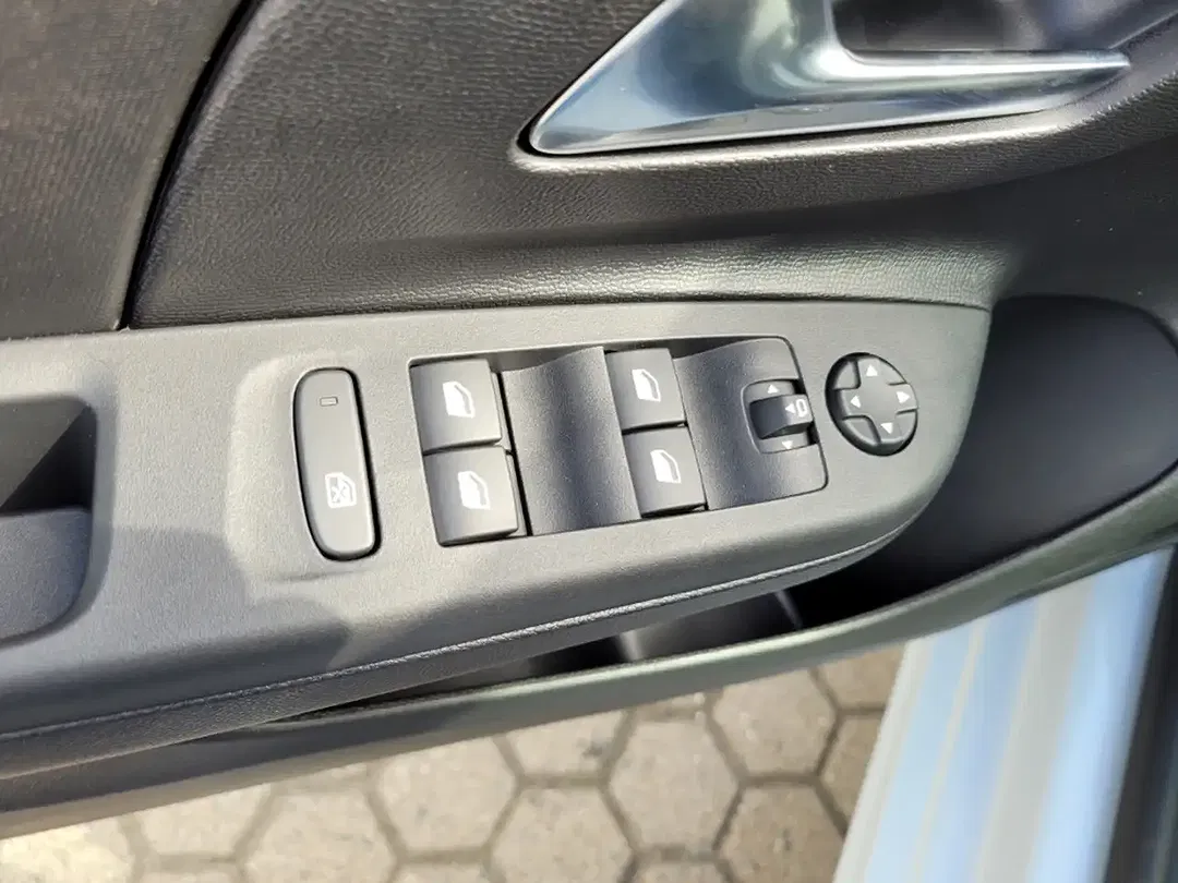 Opel Corsa Hybrid Edition - Thumbnail 15