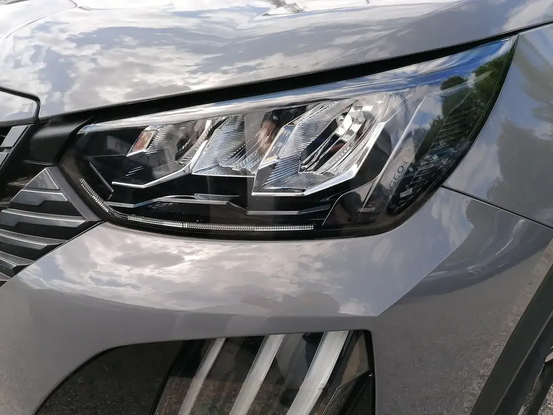 Peugeot 2008 130 PureTech Allure - Thumbnail 3