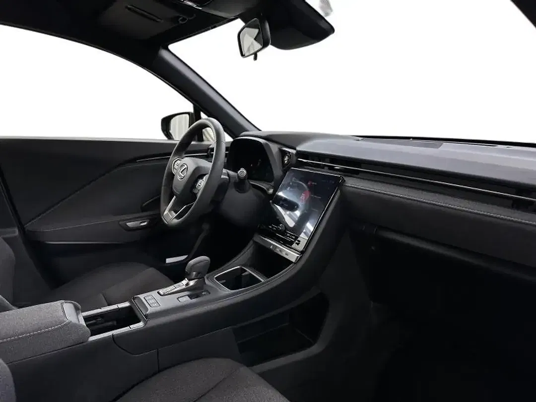 Lexus LBX - Thumbnail 8