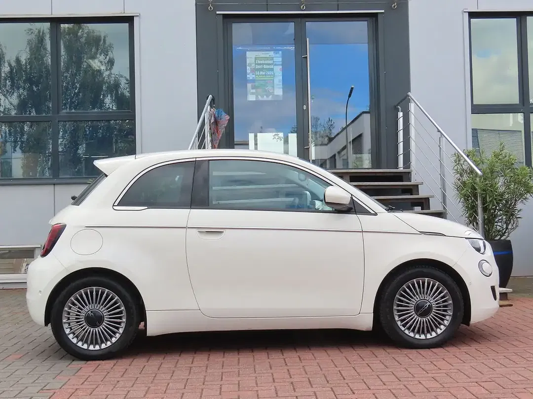 Fiat 500e - Thumbnail 10