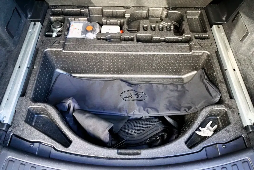 Land Rover Discovery 4x4 Sport S - Thumbnail 6