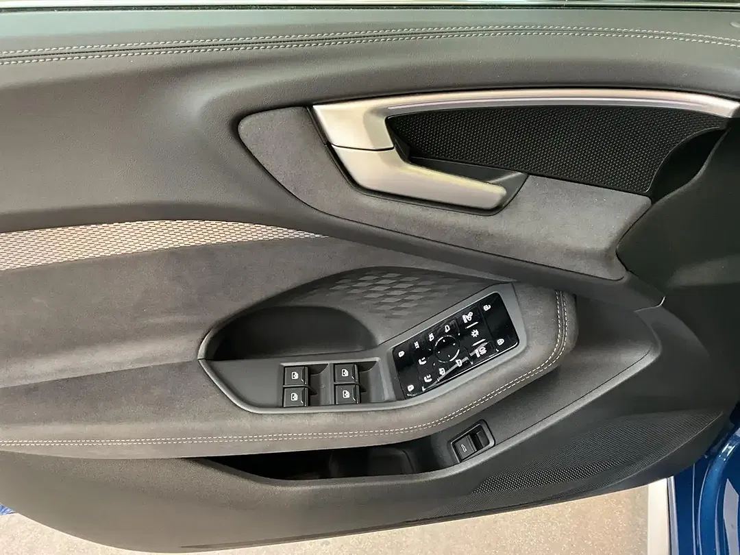 Audi S5 quattro Avant - Thumbnail 10