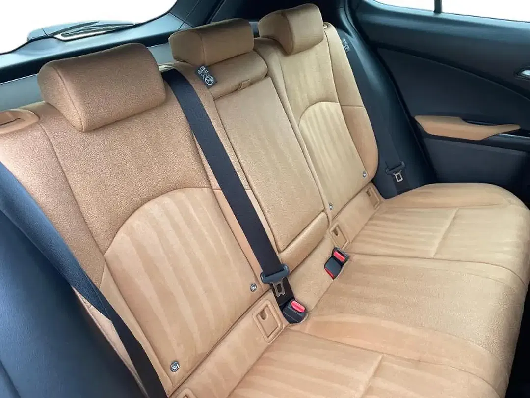 Lexus UX 300h - Thumbnail 10