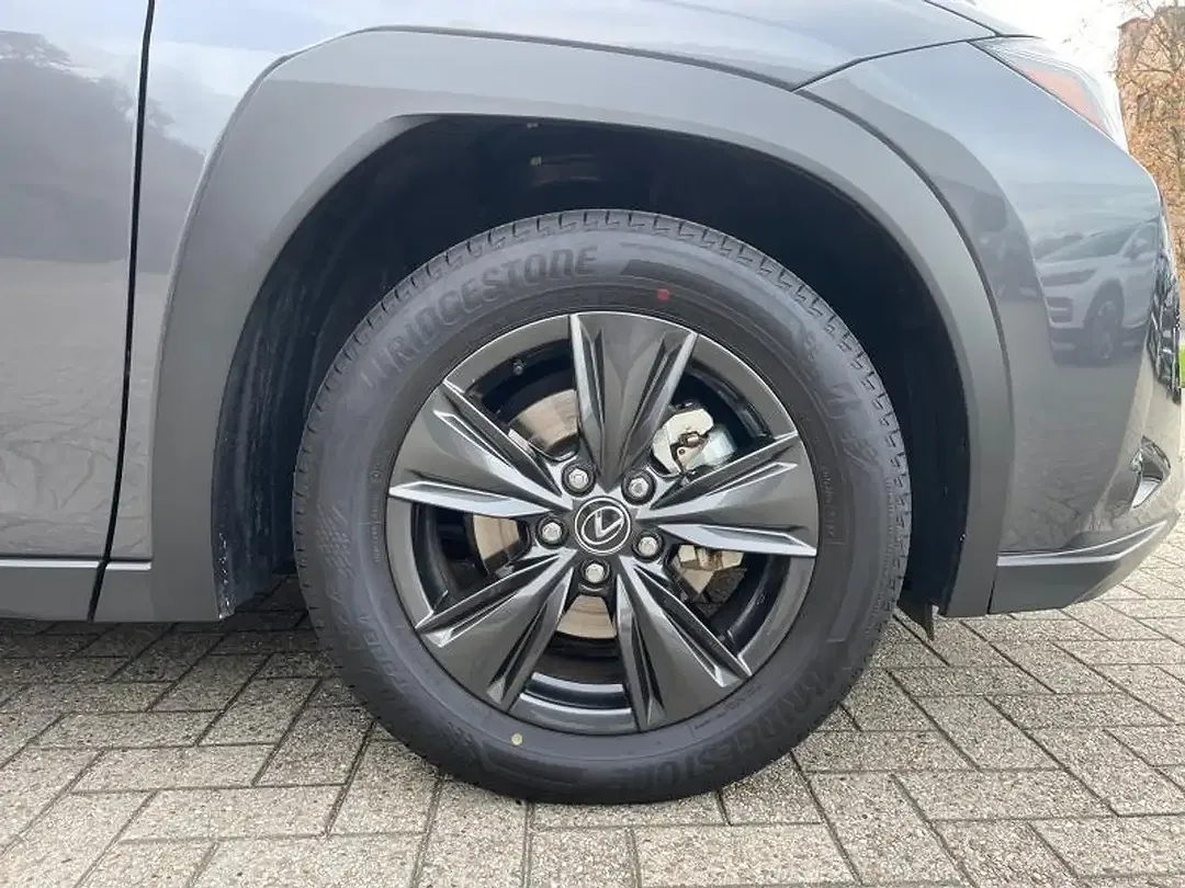 Lexus UX 300h - Thumbnail 13