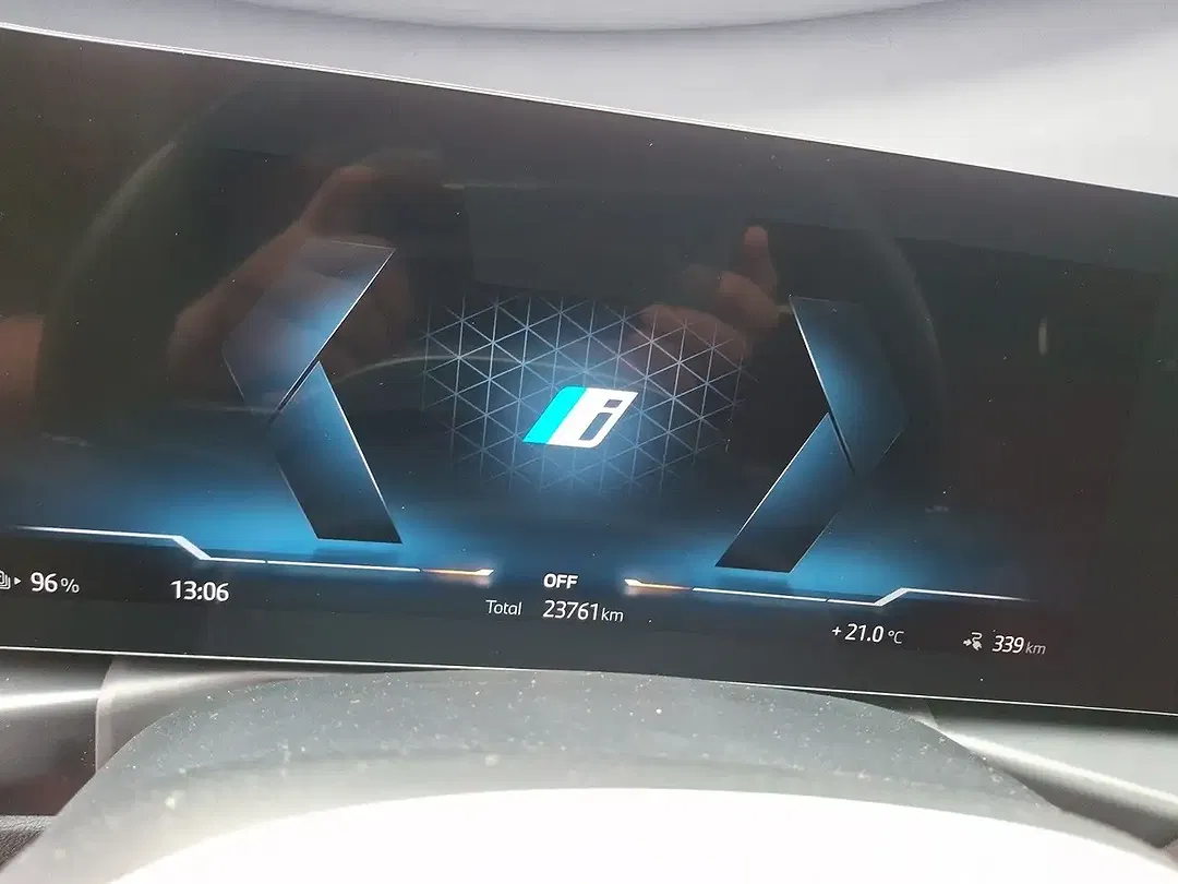 BMW i4 eDrive M Sport Pro - Thumbnail 10