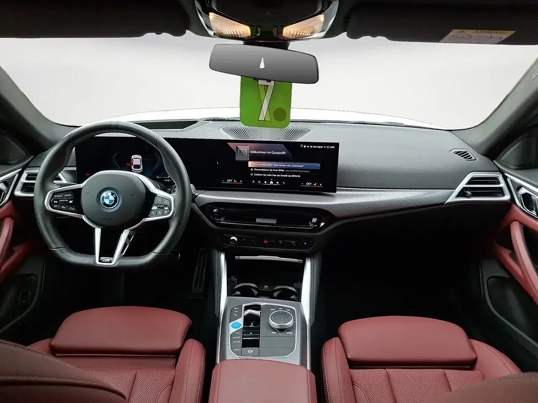 BMW i4 eDrive M Sport Pro - Thumbnail 11