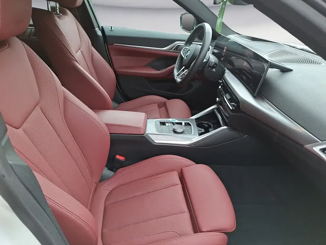 BMW i4 eDrive M Sport Pro - Thumbnail 12