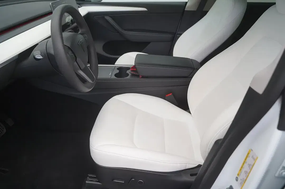 Tesla Model Y RWD Standard Range - Thumbnail 9
