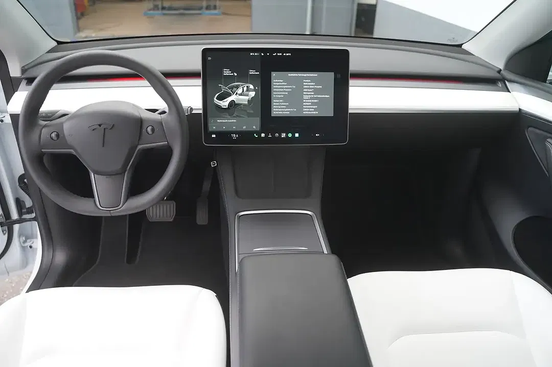Tesla Model Y RWD Standard Range - foto 2