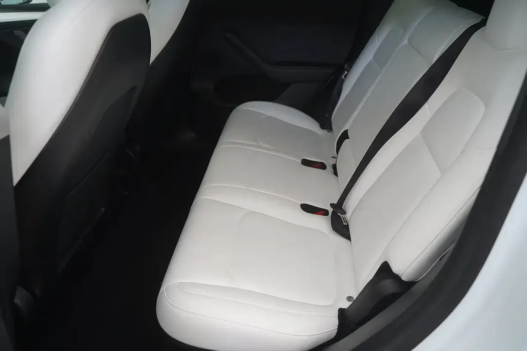 Tesla Model Y RWD Standard Range - Thumbnail 8