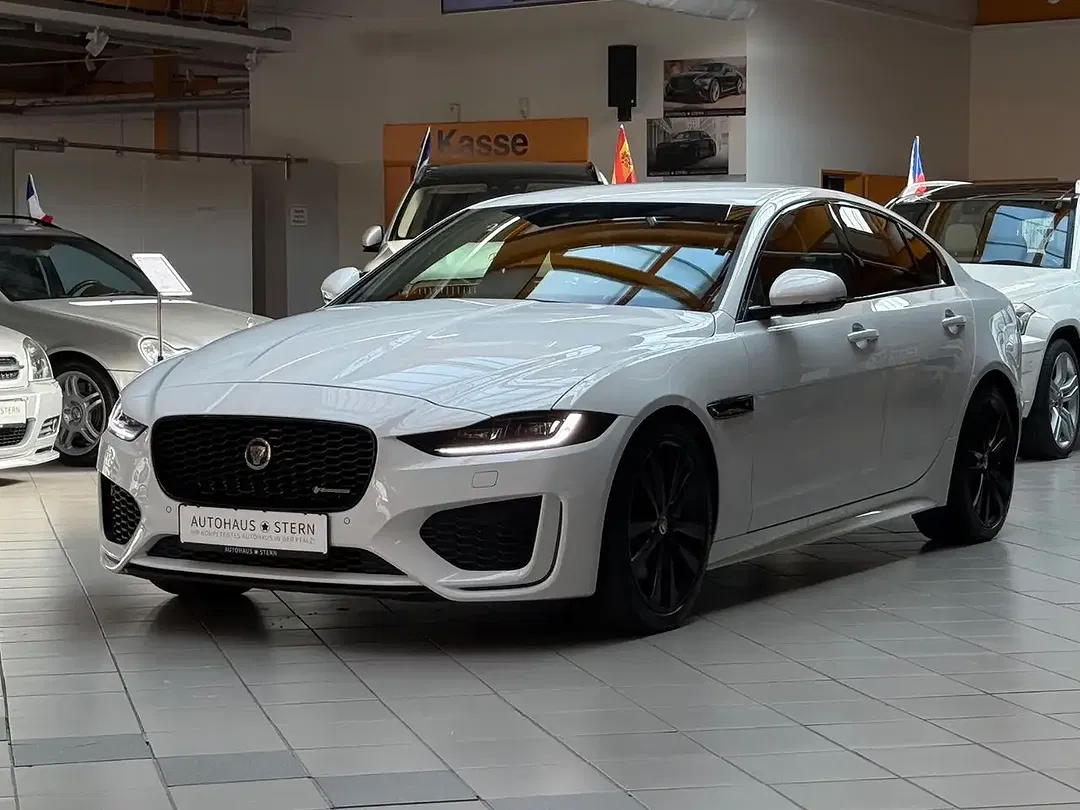 Jaguar XE R-Dynamic S - foto 1