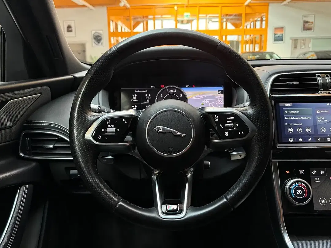 Jaguar XE R-Dynamic S - Thumbnail 13