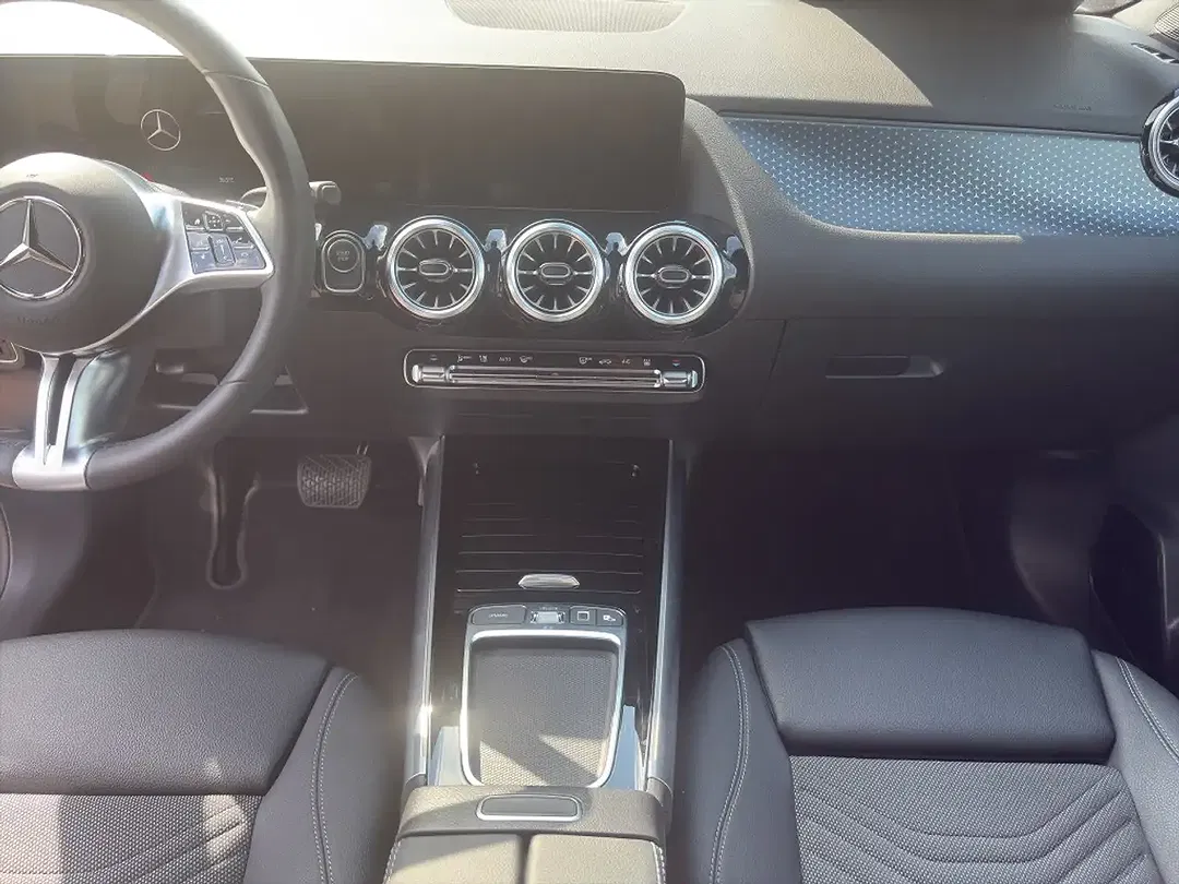 Mercedes-Benz EQA 250 - Thumbnail 8