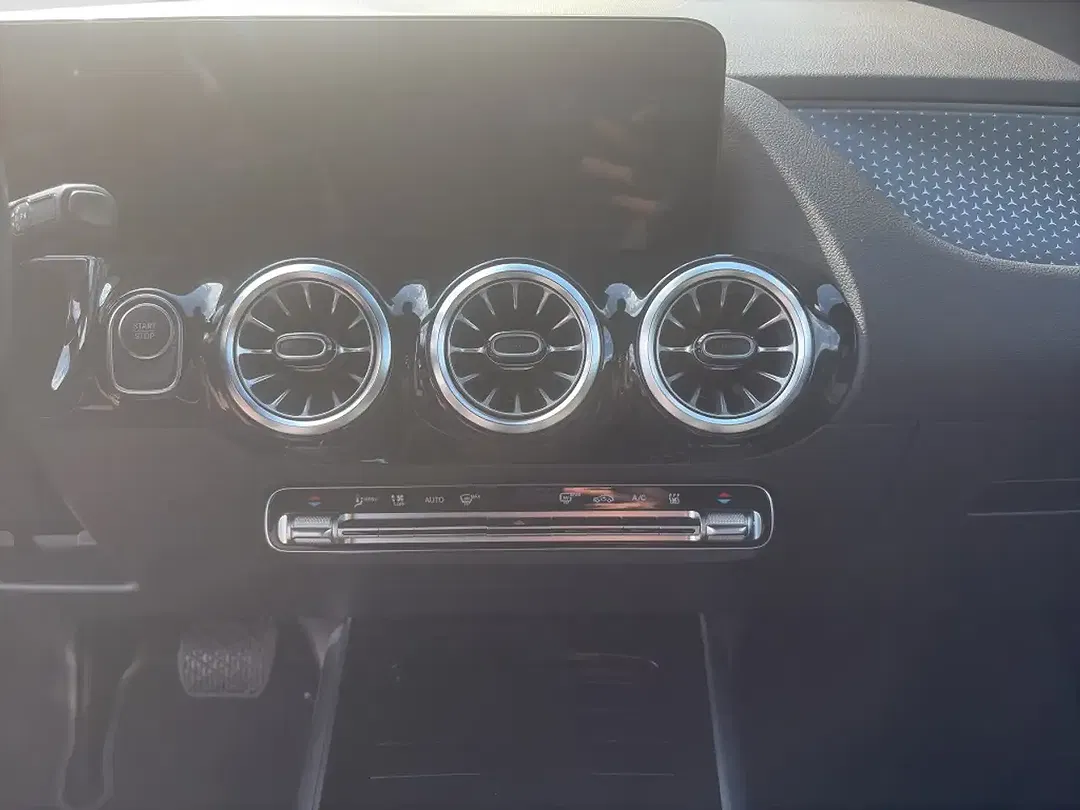 Mercedes-Benz EQA 250 - Thumbnail 9