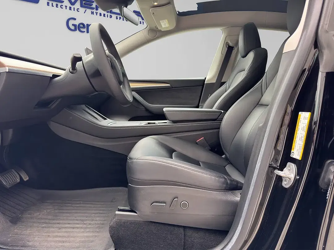 Tesla Model Y AWD Long Range - Thumbnail 10