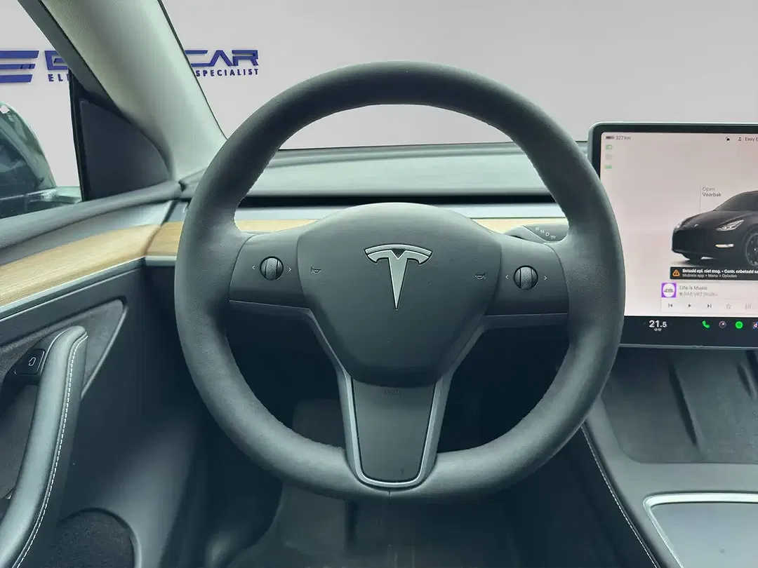 Tesla Model Y AWD Long Range - Thumbnail 13