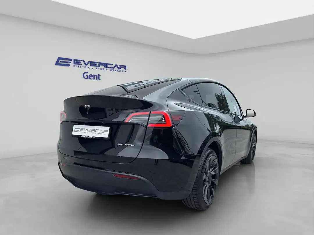 Tesla Model Y AWD Long Range - Thumbnail 4