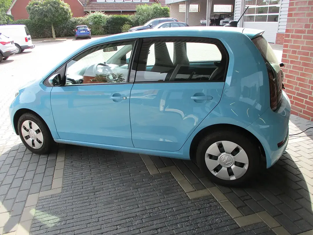 Volkswagen up! - Thumbnail 3