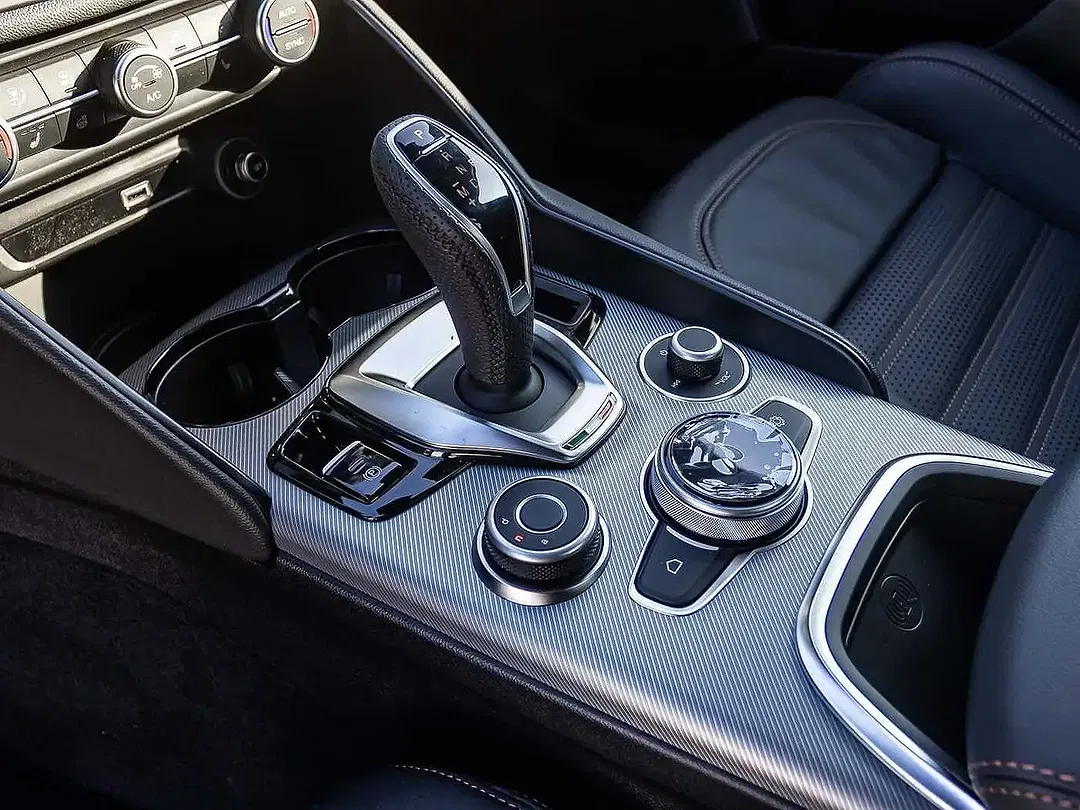 Alfa Romeo Giulia 2.0 16V Intensa - Thumbnail 10