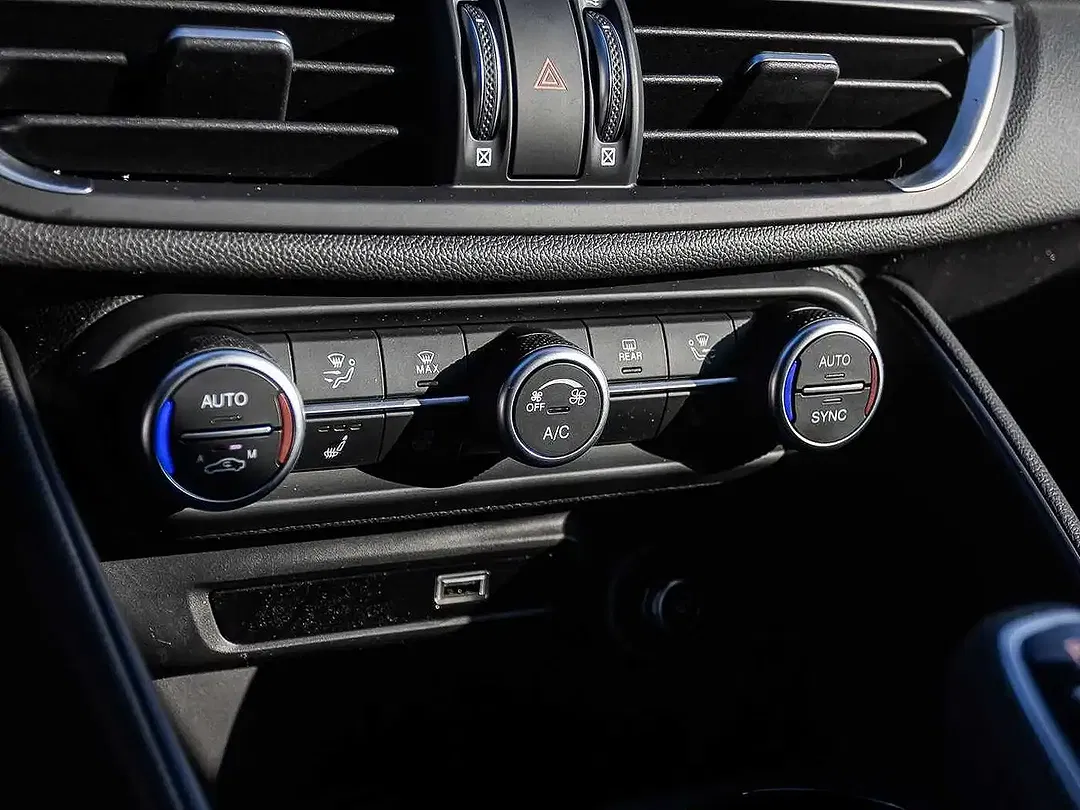 Alfa Romeo Giulia 2.0 16V Intensa - Thumbnail 11