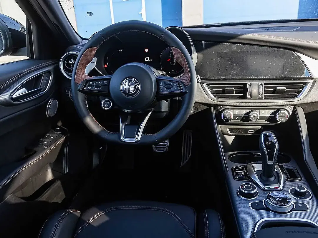 Alfa Romeo Giulia 2.0 16V Intensa - Thumbnail 13