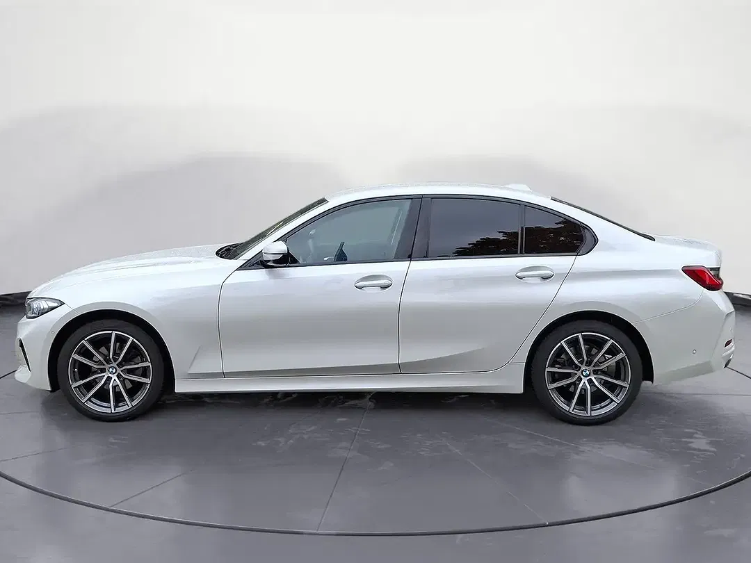 BMW 320 - Thumbnail 3