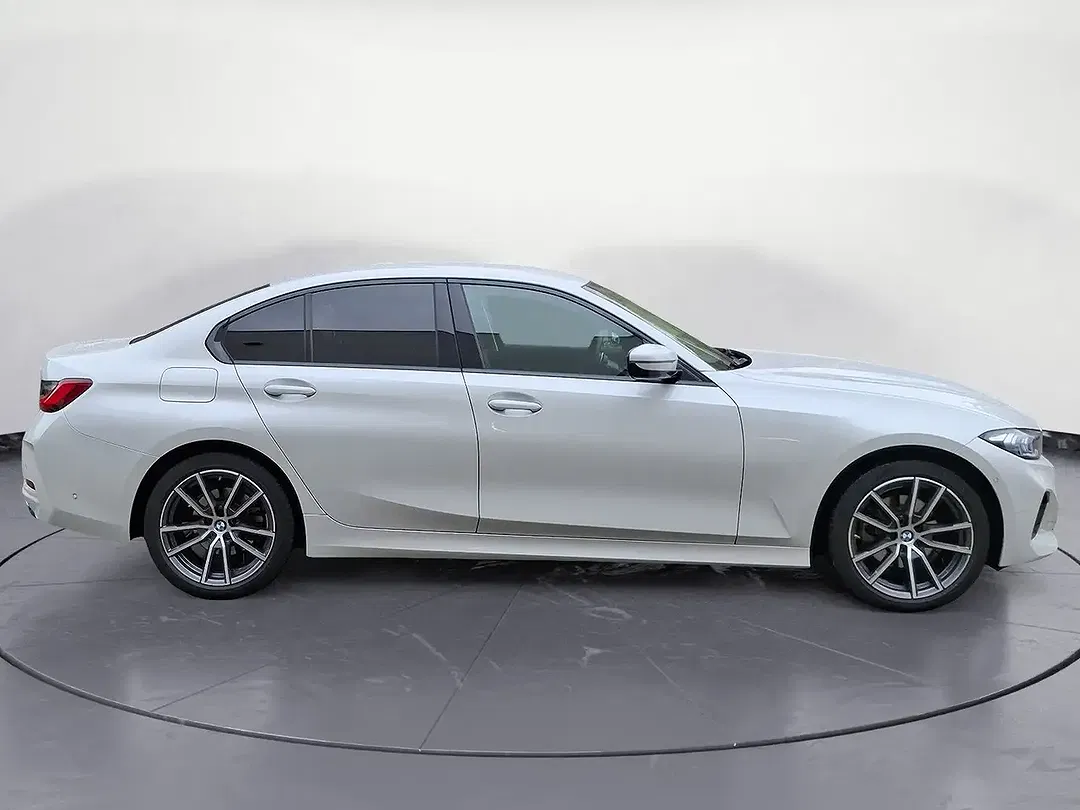 BMW 320 - Thumbnail 6