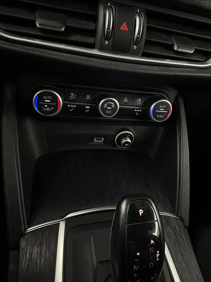 Alfa Romeo Stelvio Business - Thumbnail 13