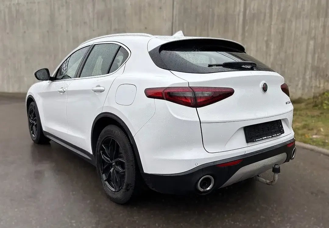 Alfa Romeo Stelvio Business - Thumbnail 3