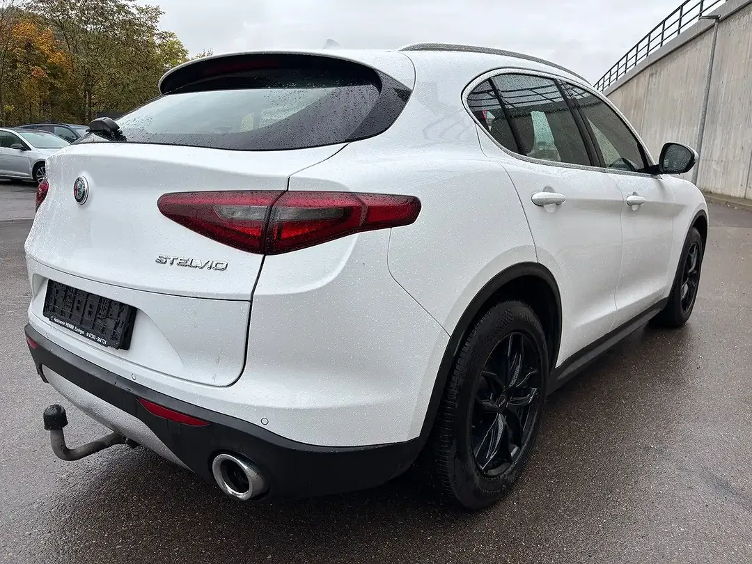 Alfa Romeo Stelvio Business - Thumbnail 4