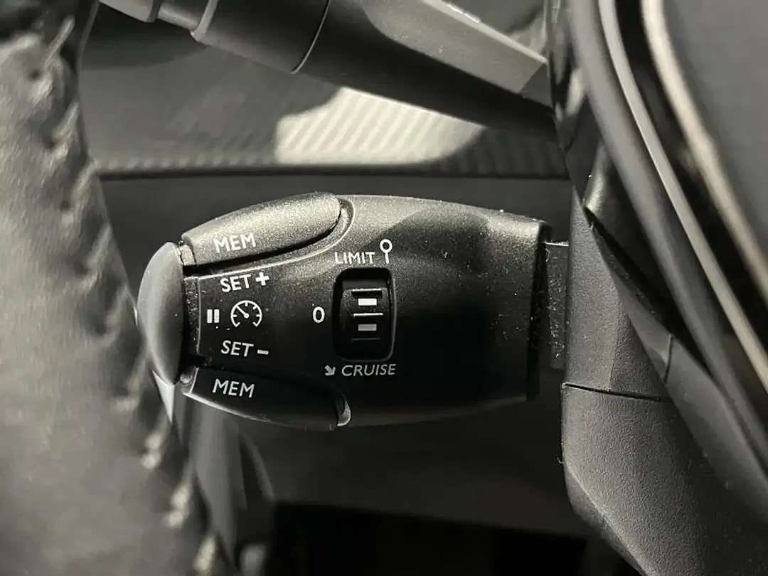 Peugeot 208 Style - Thumbnail 13