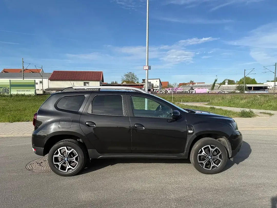 Dacia Duster Celebration - Thumbnail 3