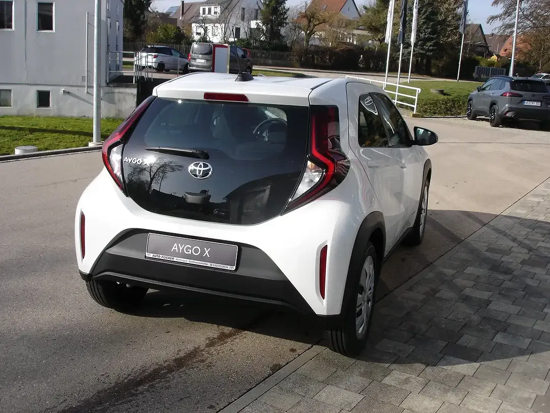 Toyota Aygo X Business Edition - Thumbnail 5