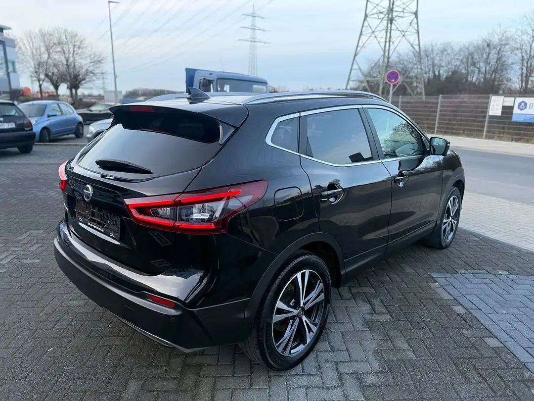 Nissan Qashqai N-Connecta Design - Thumbnail 3