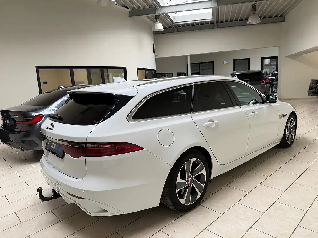 Jaguar XF D200 2.0 MHEV Sportbrake R-Dynamic S - Thumbnail 4