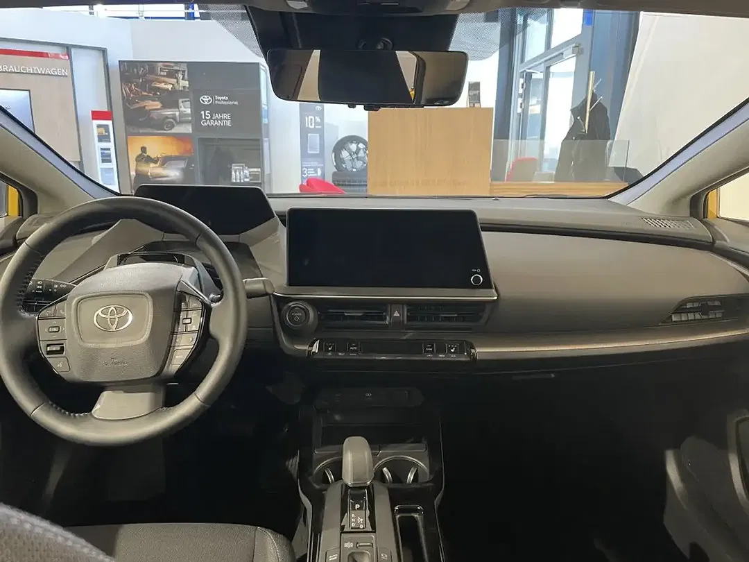 Toyota Prius PHEV Executive - Thumbnail 10