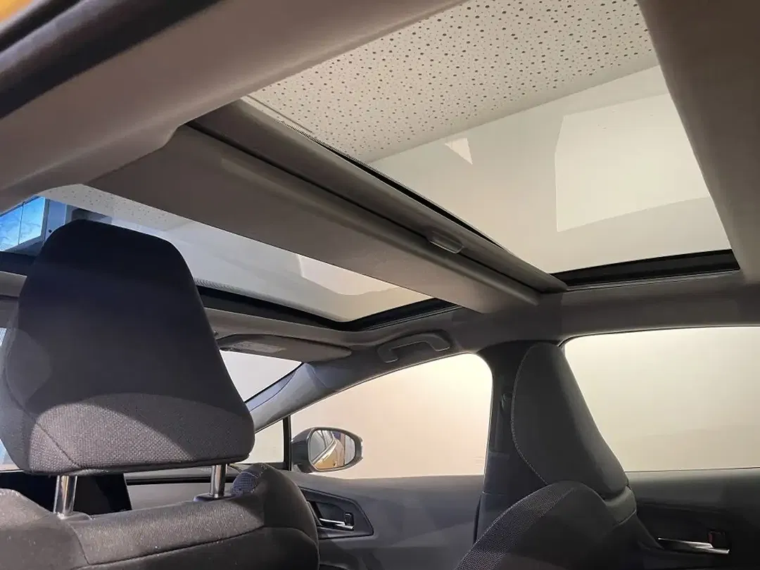 Toyota Prius PHEV Executive - Thumbnail 11