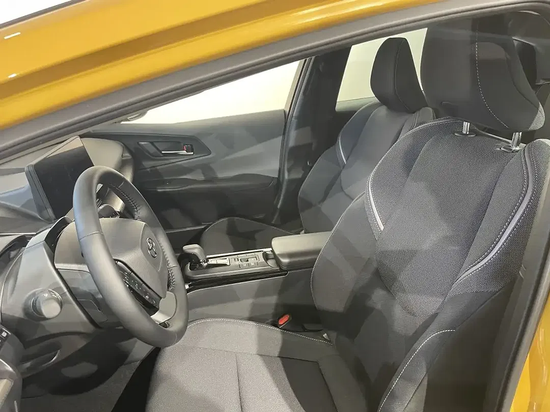 Toyota Prius PHEV Executive - Thumbnail 12