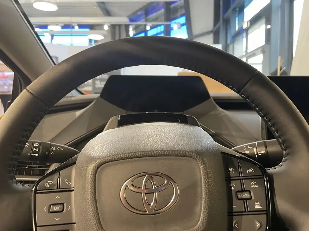 Toyota Prius PHEV Executive - Thumbnail 13